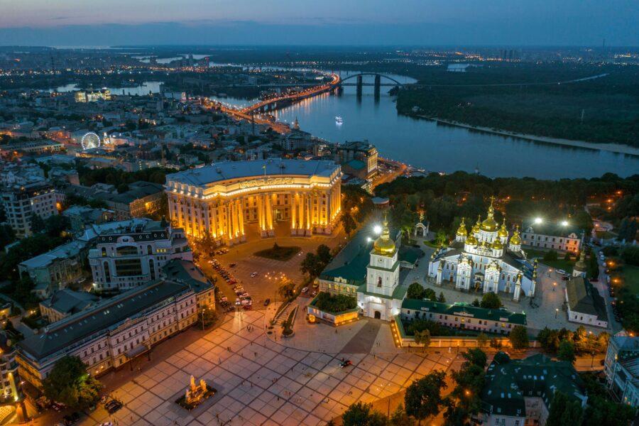 Dnipro River: symbols of Kyiv