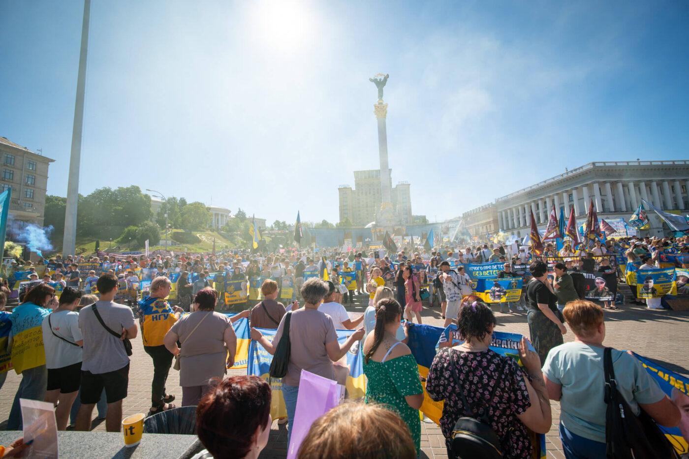 While the Waiting Continues: How Kyiv Speaks About Prisoners of War and the Missing